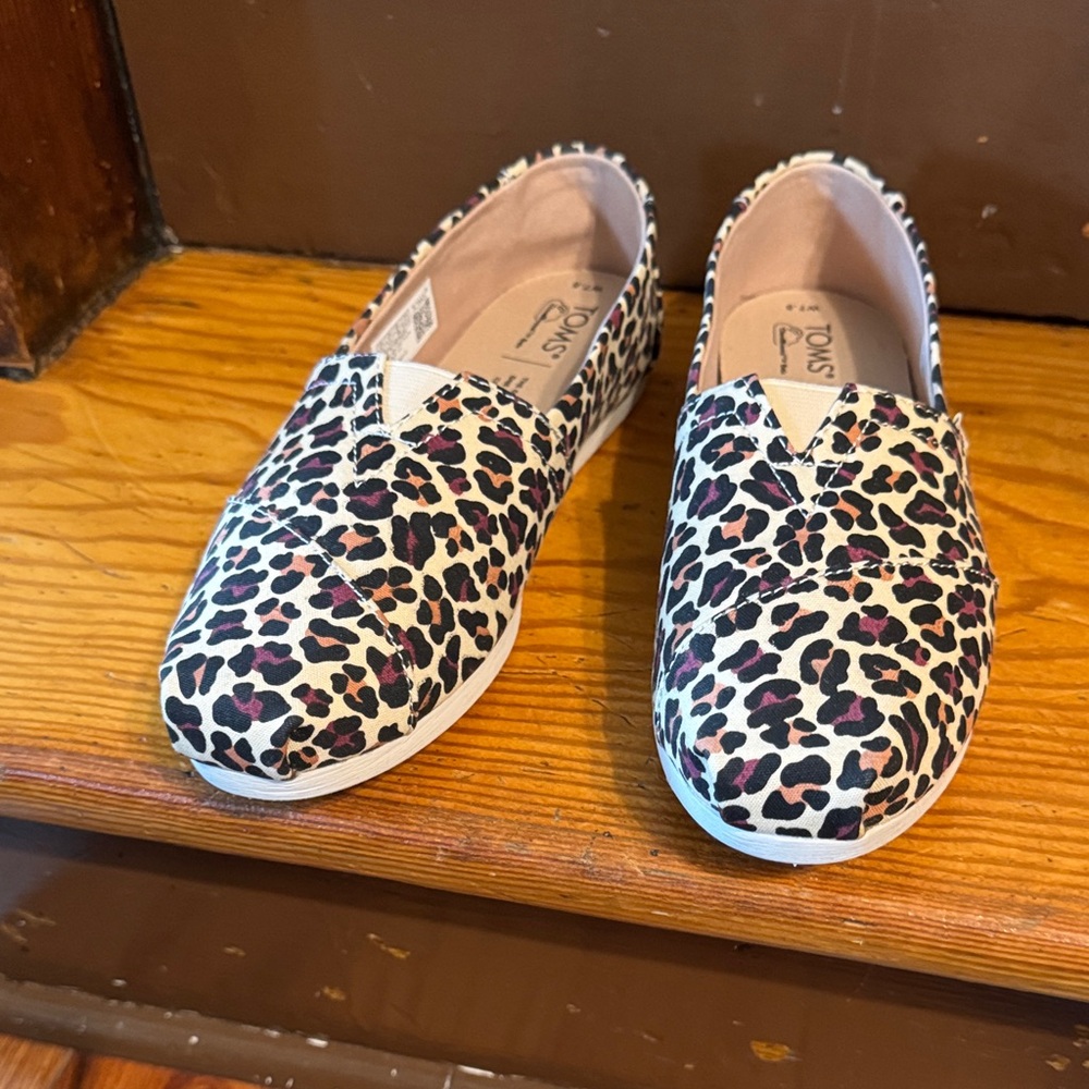 NWT TOMS Leopard Slides 7.5